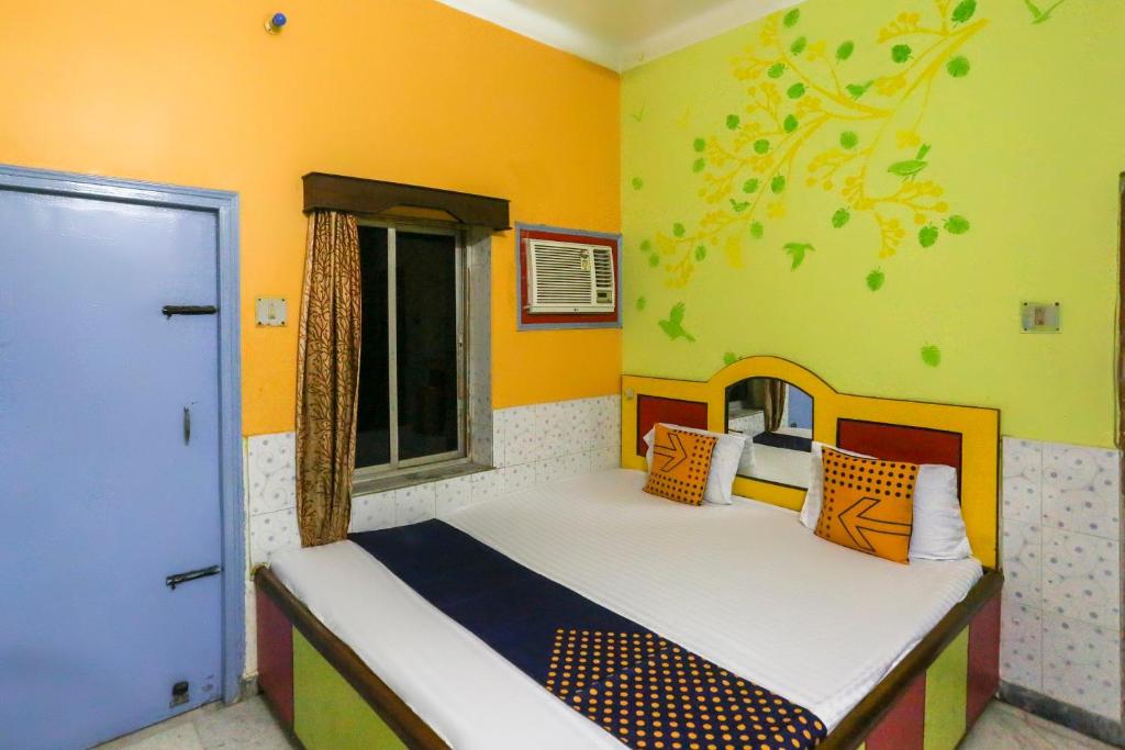 Postel nebo postele na pokoji v ubytování Hotel O Bideshini Hotel