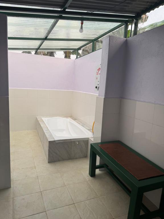 Postel nebo postele na pokoji v ubytování Zenith Himalayan Eco Studio