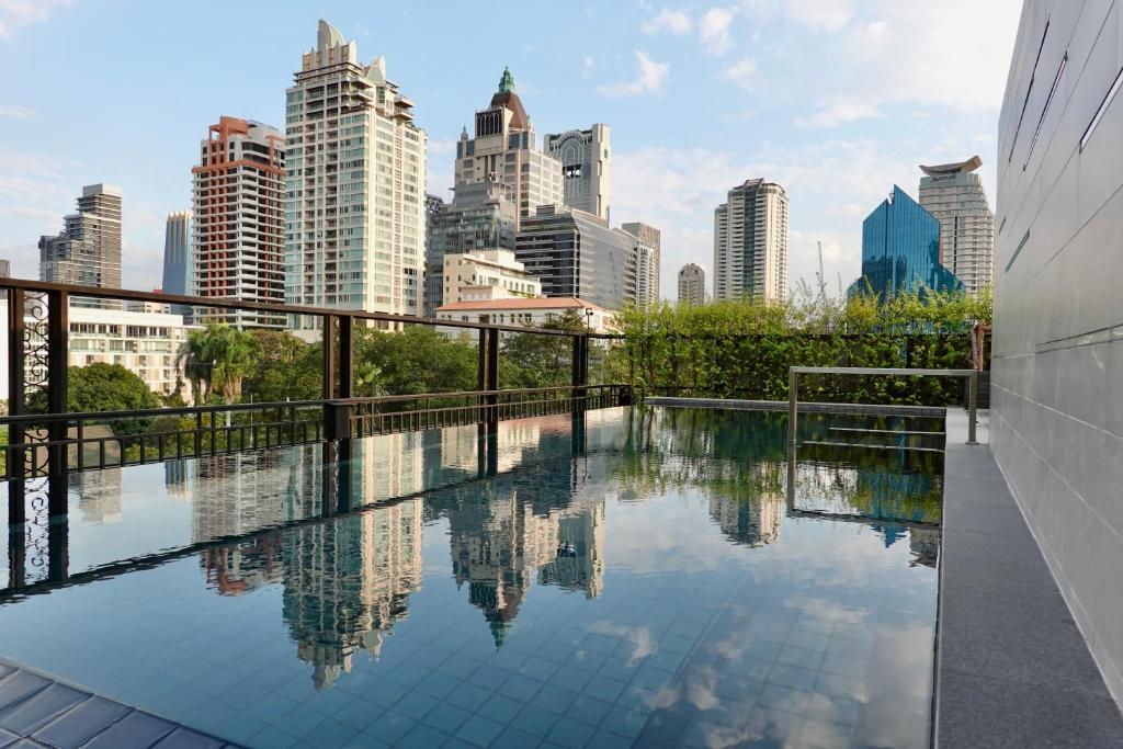 Bazén v ubytování PASSA Hotel Bangkok nebo v jeho okolí