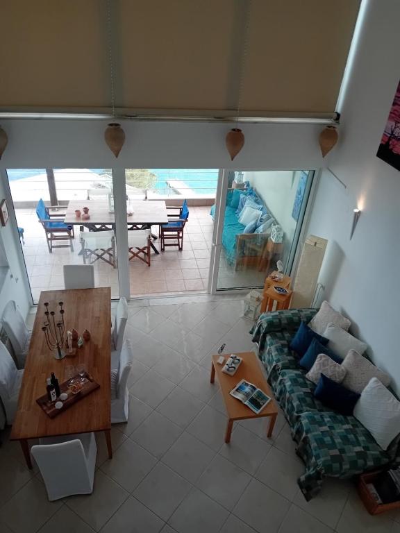 Beach Artemisia Malibu style town house sleep 6