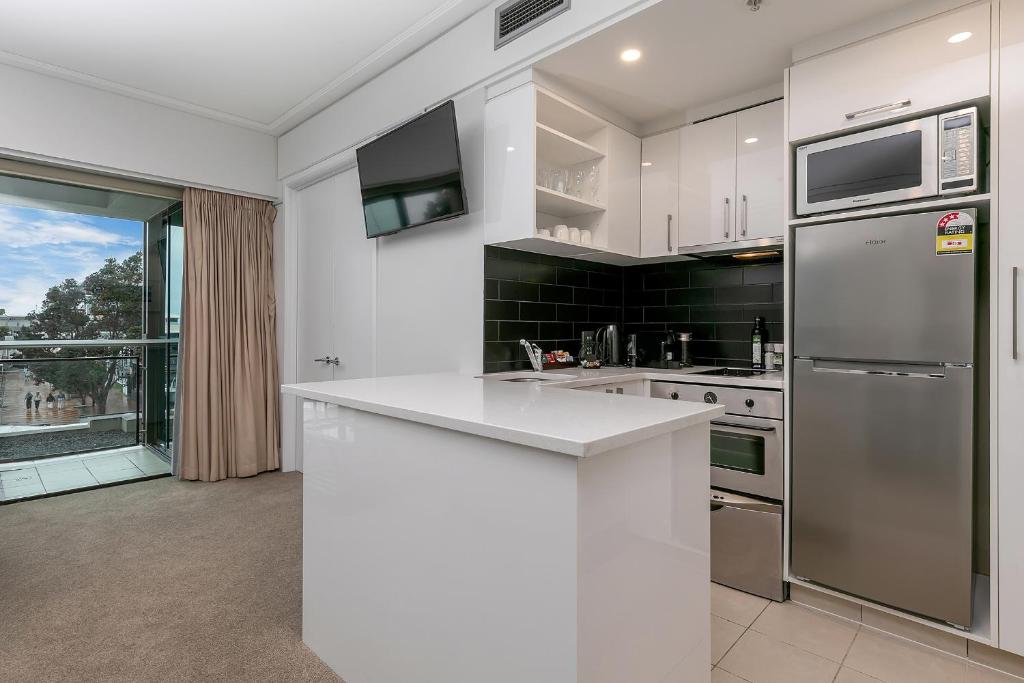 Fabulous Corner Apartment w/ Dazzling Harbour View - Resim 15