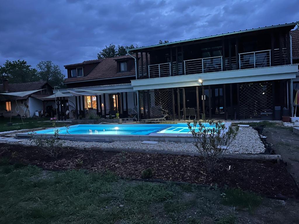 Bazén v ubytovaní Silver Horse Ranch alebo v jeho blízkosti