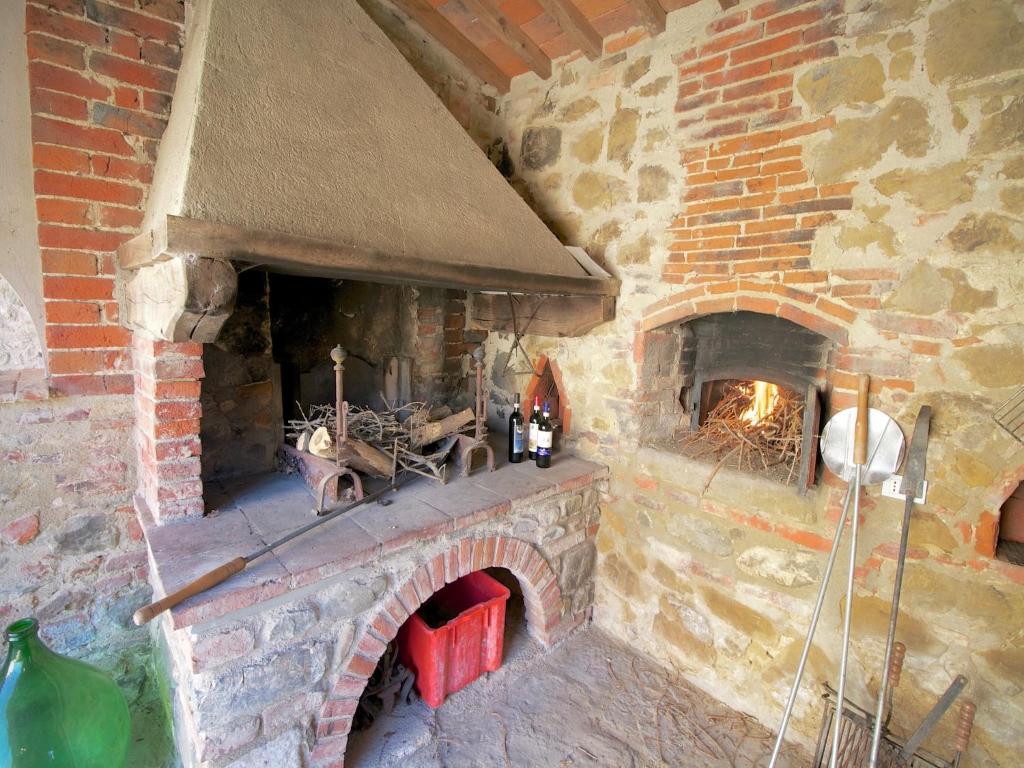 Zdjęcie z galerii obiektu Authentic holiday home in Bucine with swimming pool w Ambrze