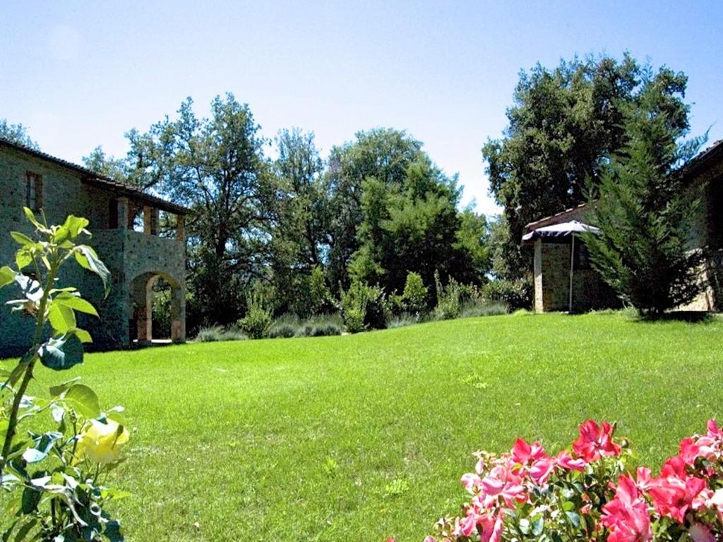Ogród w obiekcie Authentic holiday home in Bucine with swimming pool