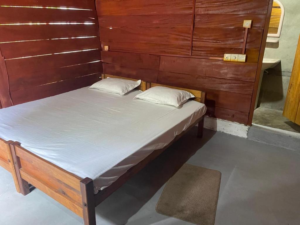 Postel nebo postele na pokoji v ubytování Lemon Tree Hostel Arugambay