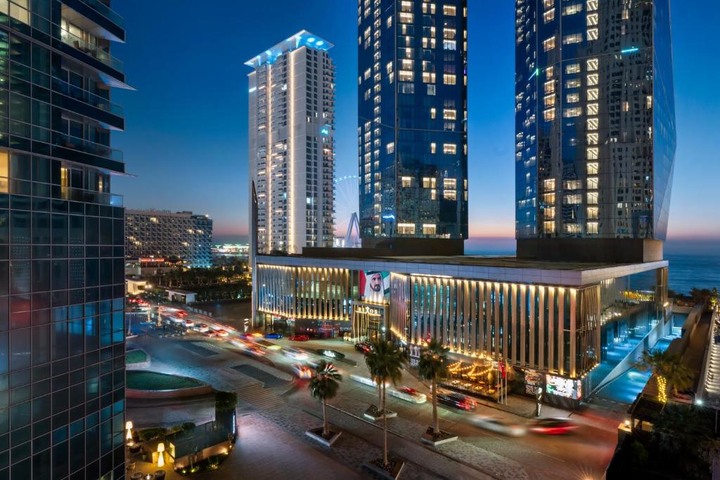 Nespecifikovaný výhled na destinaci Dubaj nebo výhled na město při pohledu z hotelu