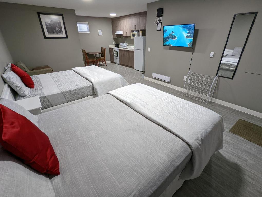 Postel nebo postele na pokoji v ubytování Riverside Motel