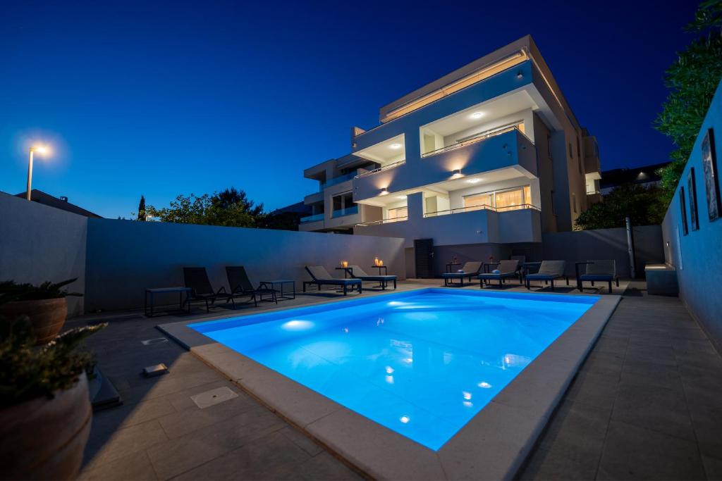 Pool and Breakfast Apartments Villa Maro