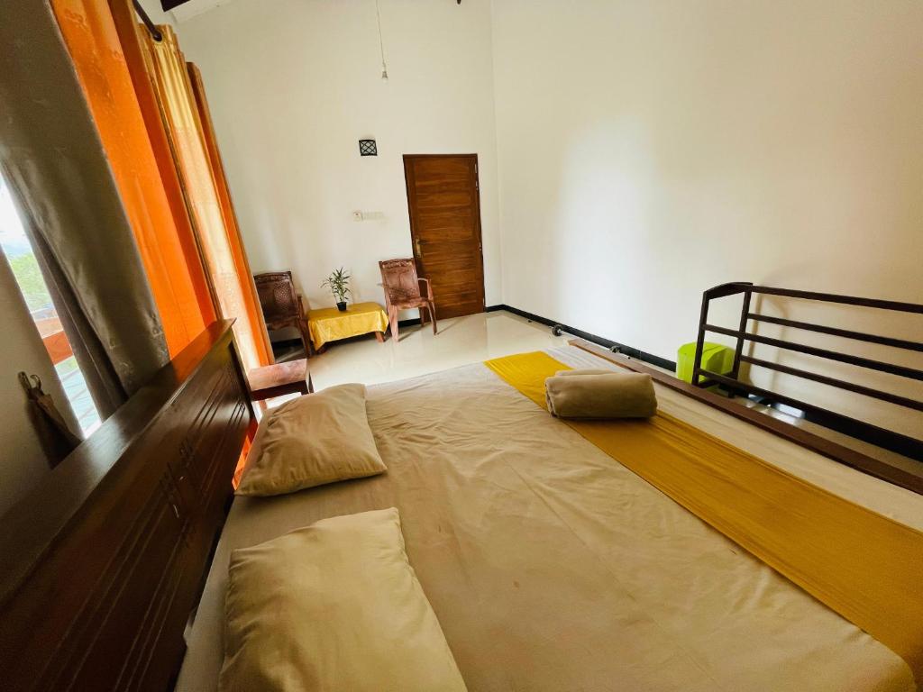 Giường trong phòng chung tại Namal Residence & Restaurant