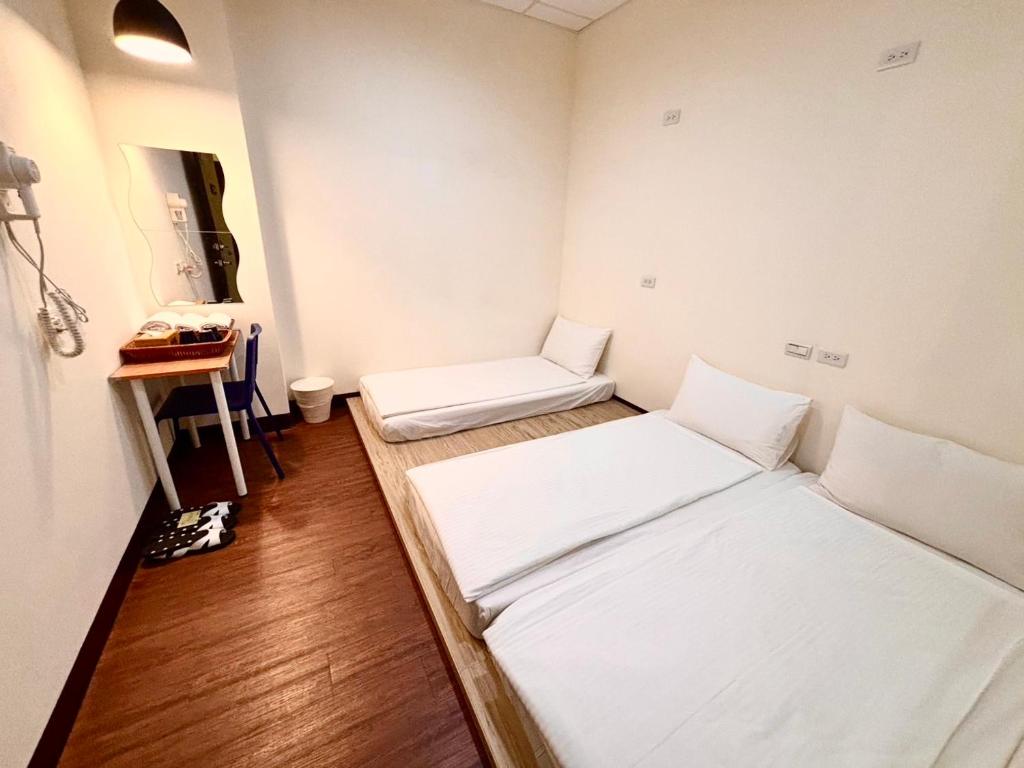 Postel nebo postele na pokoji v ubytování Douzi Hotel-Xpark. Gloria Outlets. Taoyuan MRT