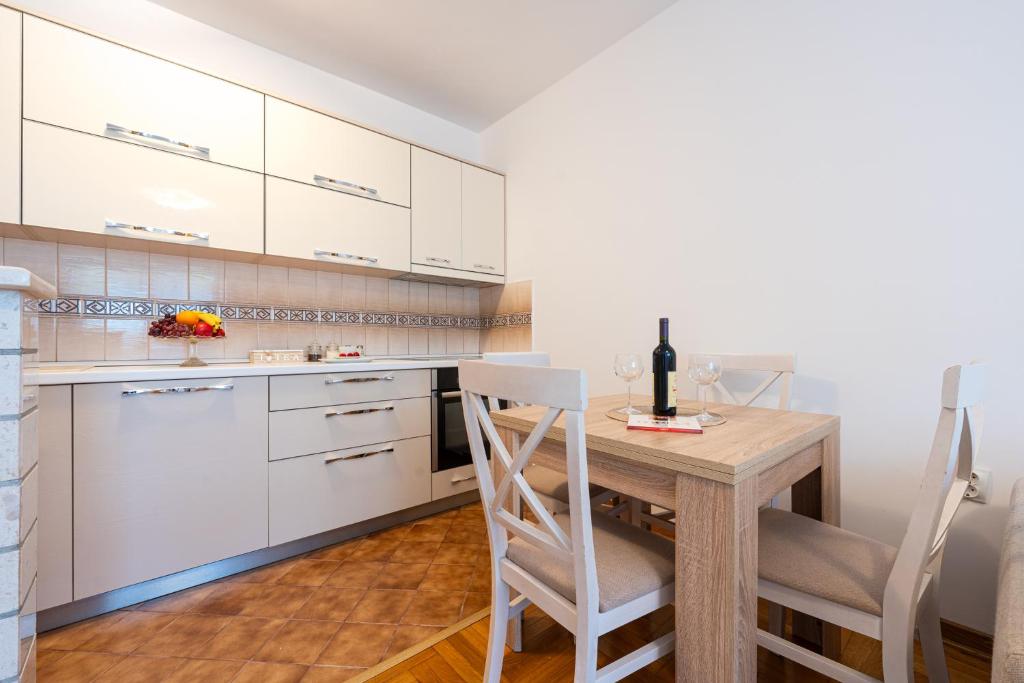 Kuchyň nebo kuchyňský kout v ubytování Hera City Apartment