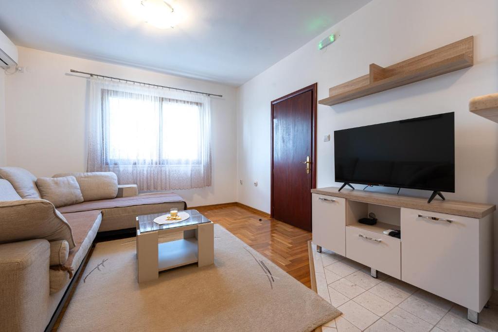 TV a/nebo společenská místnost v ubytování Hera City Apartment