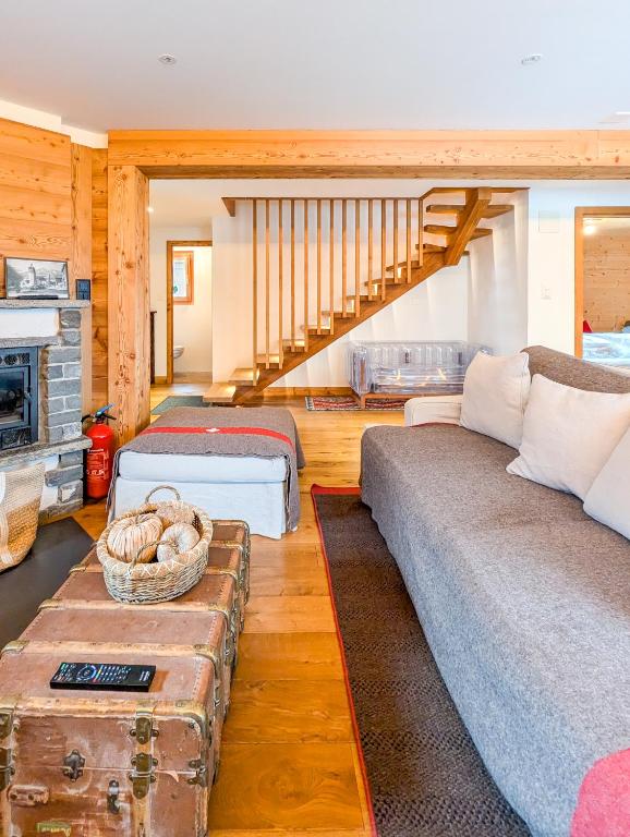 Oleskelutila majoituspaikassa Luxueux Chalet au centre de Champéry vue panoramique