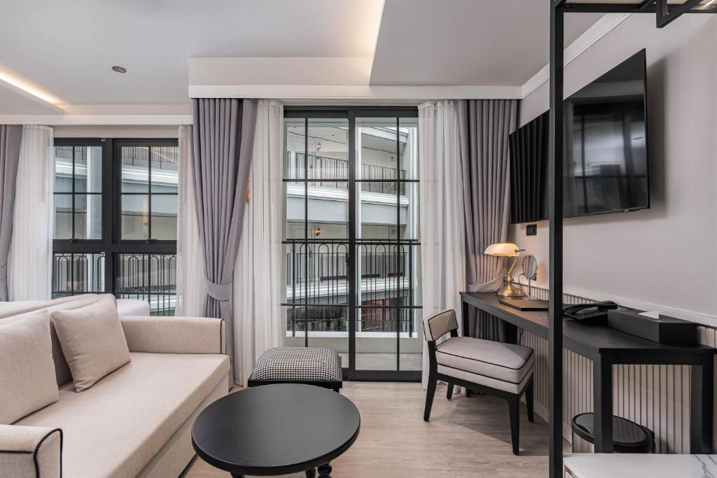 Chateau Du Village Patong - 8