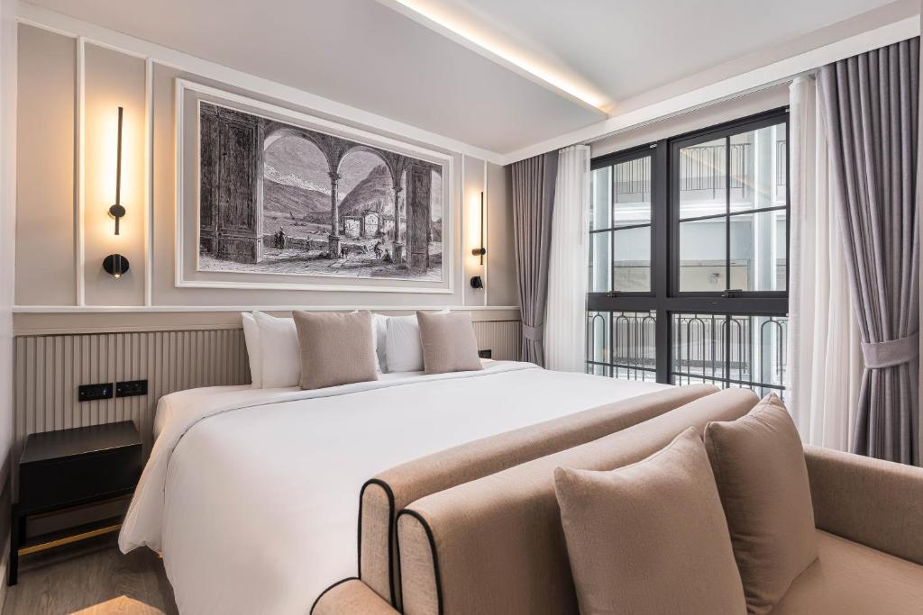 
Studio with Pool View
