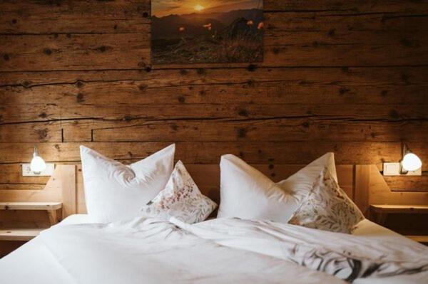 Postel nebo postele na pokoji v ubytování Naze`s Hus Mellau