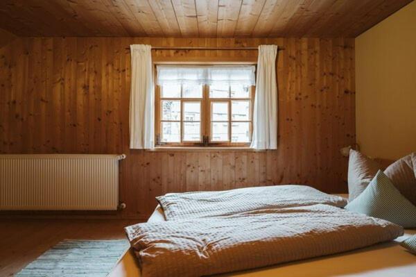 Postel nebo postele na pokoji v ubytování Naze`s Hus Mellau