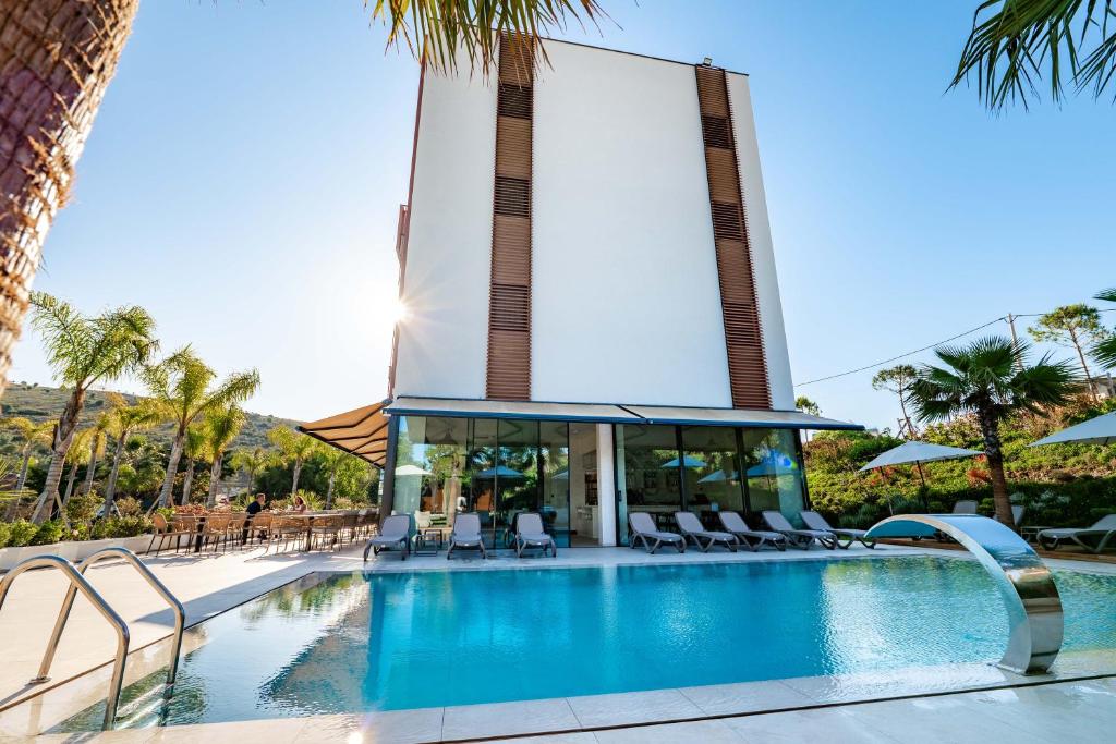 Bazén v ubytování Euro Hotel nebo v jeho okolí
