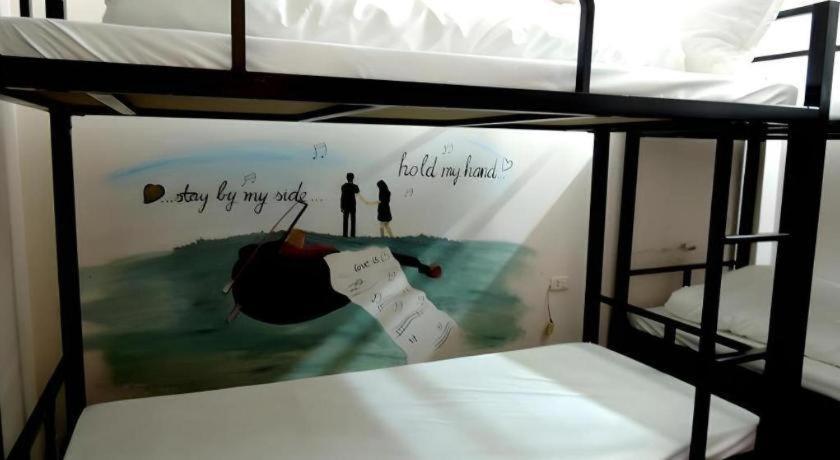 Postel nebo postele na pokoji v ubytování Halong Happy Hostel
