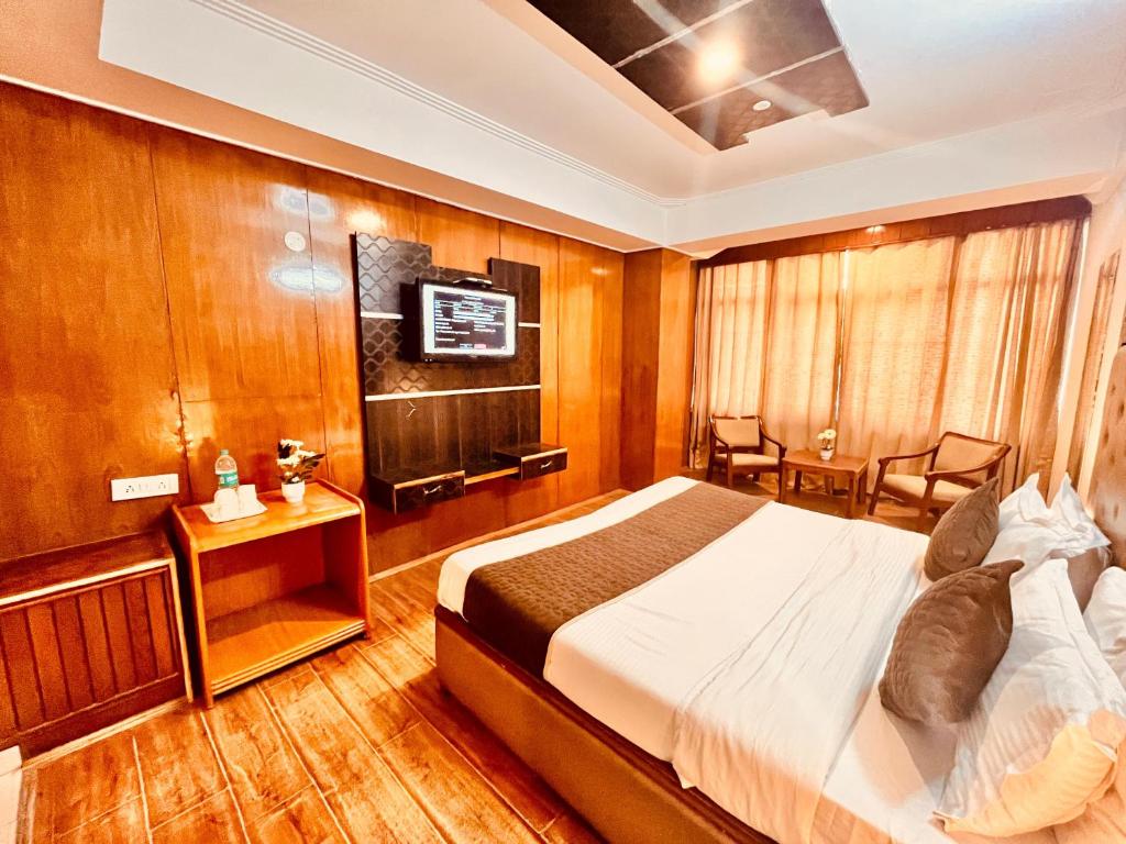 Letto o letti in una camera di The Town House - Lavish & Luxury Rooms Near mall Road Manali