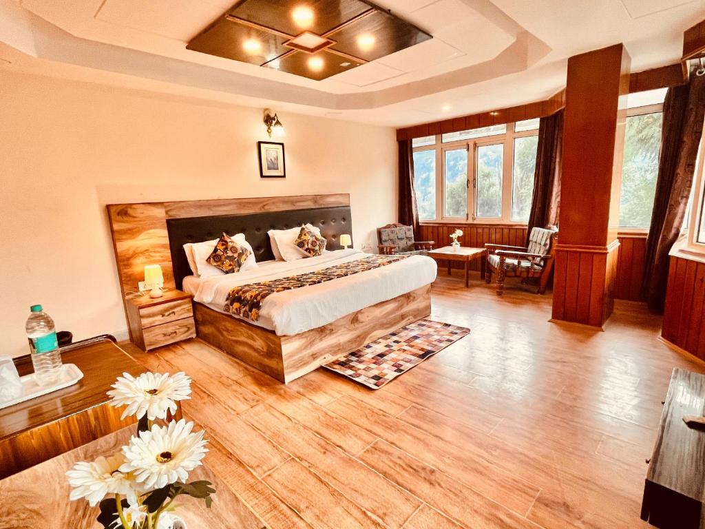 Letto o letti in una camera di The Town House - Lavish & Luxury Rooms Near mall Road Manali