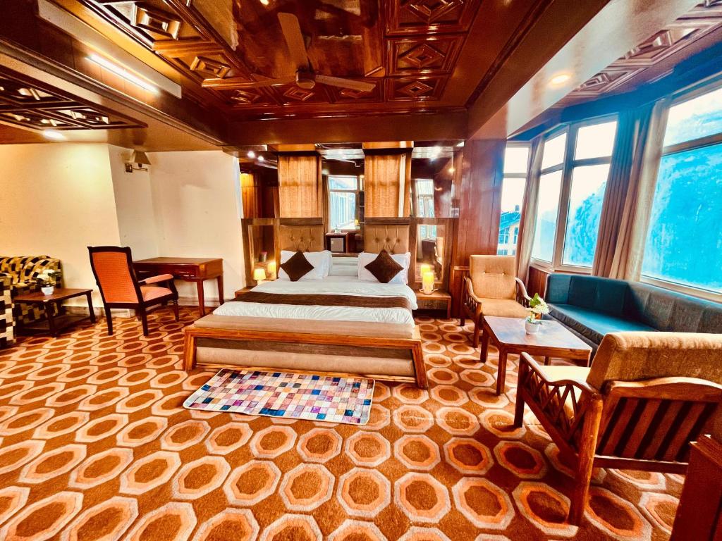 Area soggiorno di The Town House - Lavish & Luxury Rooms Near mall Road Manali