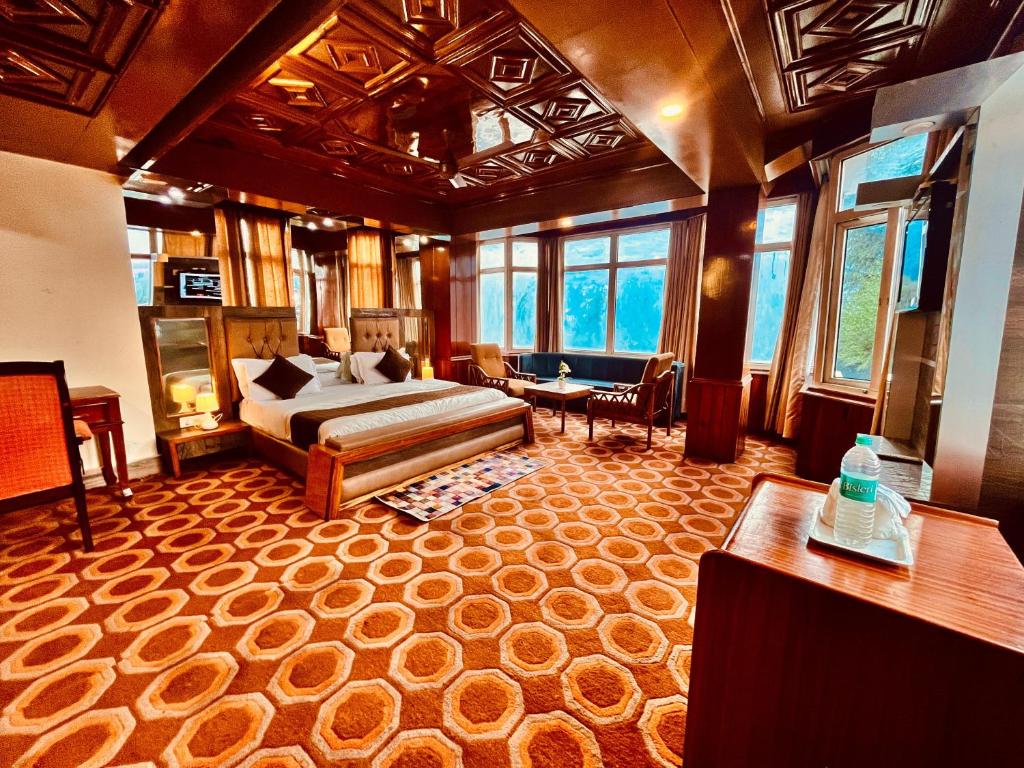 TV o dispositivi per l'intrattenimento presso The Town House - Lavish & Luxury Rooms Near mall Road Manali