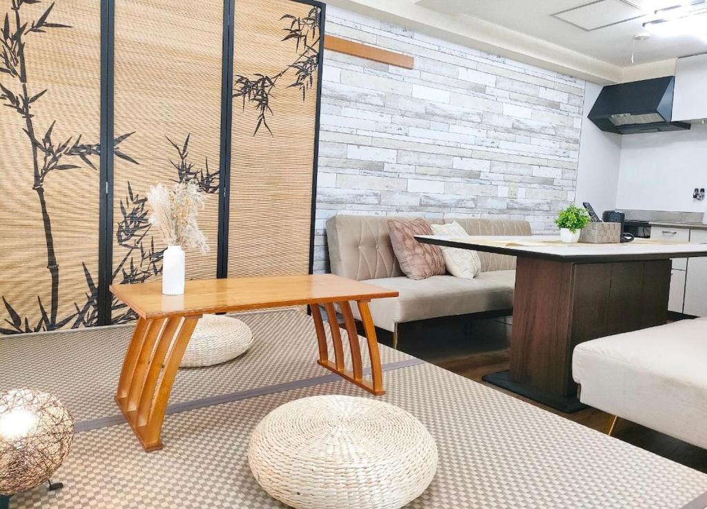 Base-Osaka 天神橋 4 min to JR Temma,Opposite Tenjinbashisuji Shopping Street One Stop to Umeda