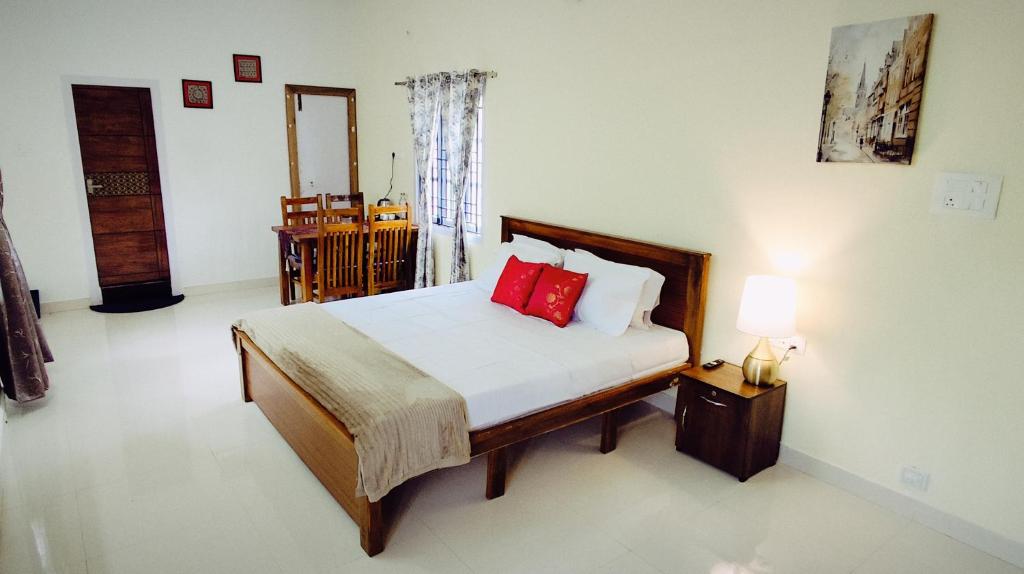Postel nebo postele na pokoji v ubytování The Ishank Resorts Yercaud Hills