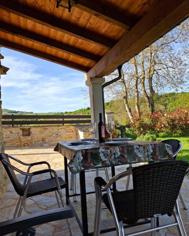 A balcony or terrace at Casa Os Prados da Albela