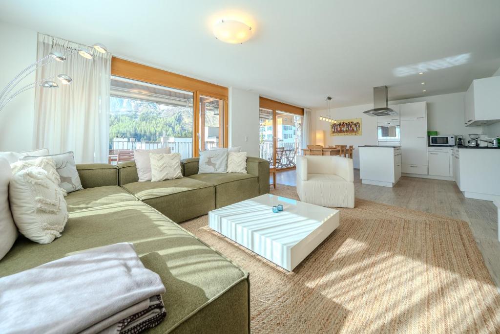 Kuchyň nebo kuchyňský kout v ubytování Sunnaschy Heidi by Arosa Vacations