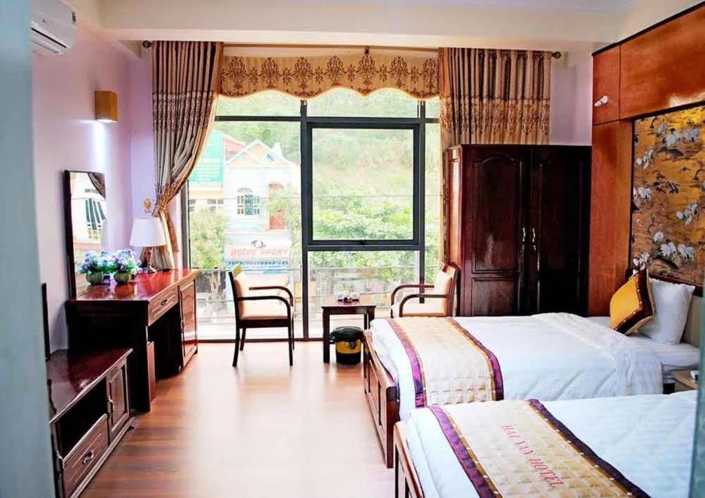 Postel nebo postele na pokoji v ubytování Hải Vân Hotel Điện Biên