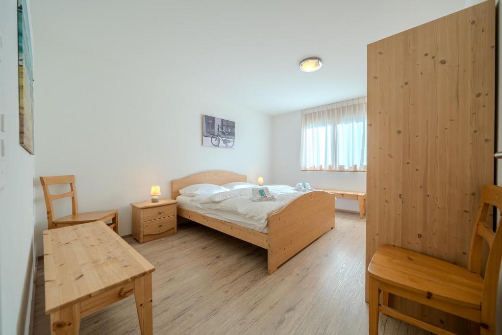 Postel nebo postele na pokoji v ubytování Sunnaschy Heidi by Arosa Vacations