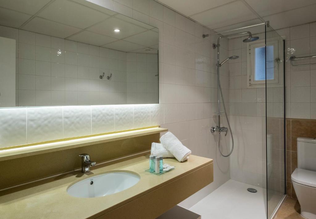 Koupelna v ubytování Rosamar & Spa 4*s