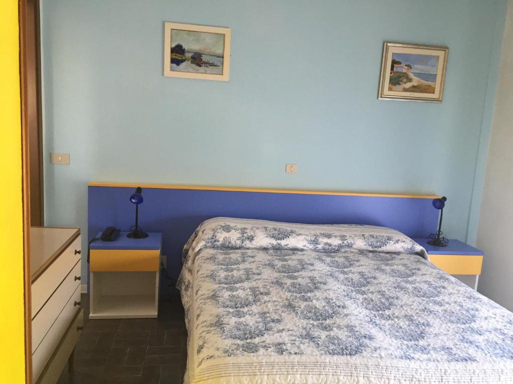 Postel nebo postele na pokoji v ubytování Hotel Halifax