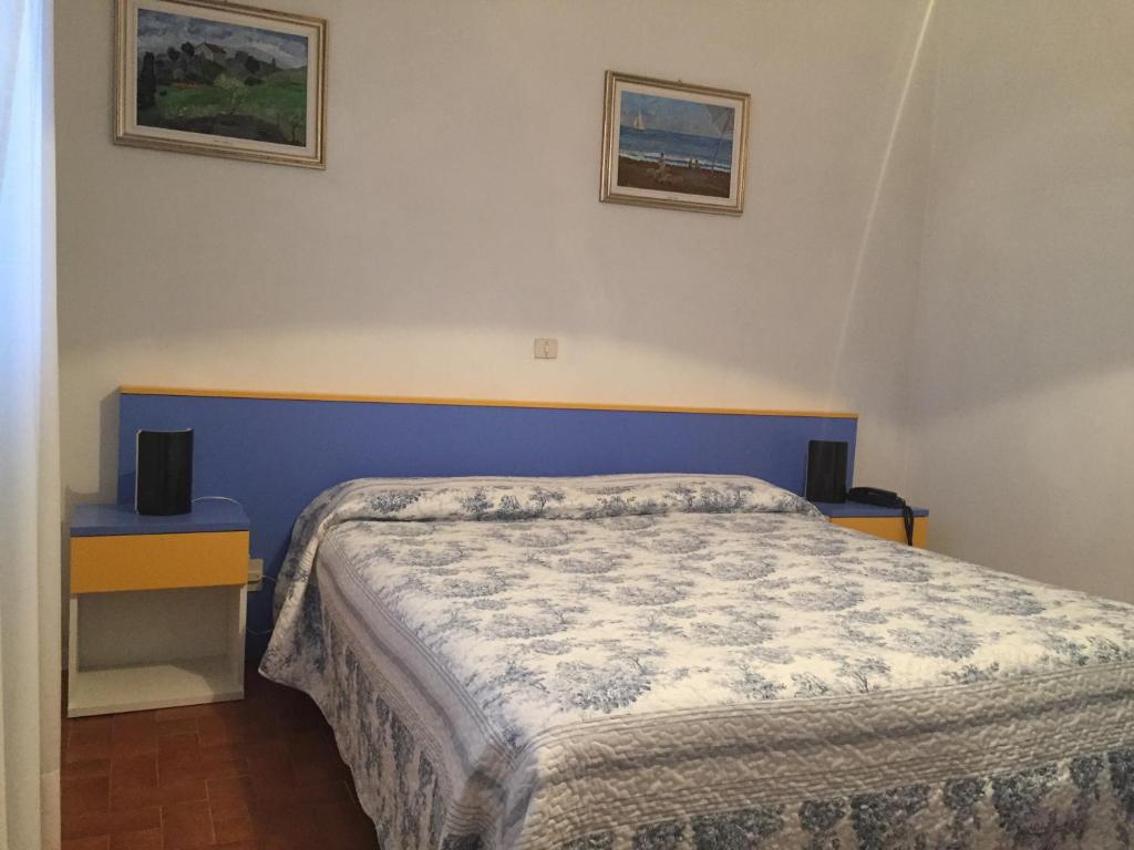 Postel nebo postele na pokoji v ubytování Hotel Halifax
