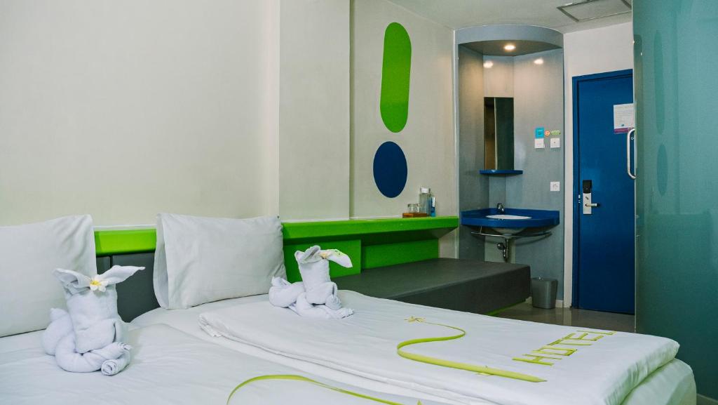 Postel nebo postele na pokoji v ubytování POP! Hotel Kuta Beach