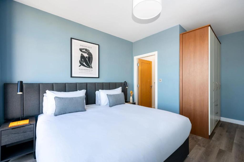 Postel nebo postele na pokoji v ubytování Staycity Aparthotels Dublin Augustine
