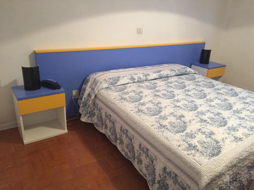 Postel nebo postele na pokoji v ubytování Hotel Halifax