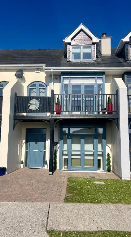 Shannonside - Stylish 5 Bed Marina home & 40ft mooring - Maison De Quatre Chambres