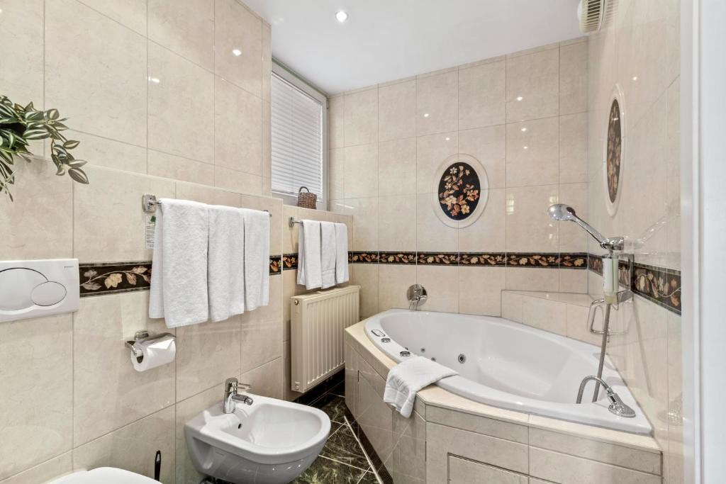 Hotel Schild - Resim 13