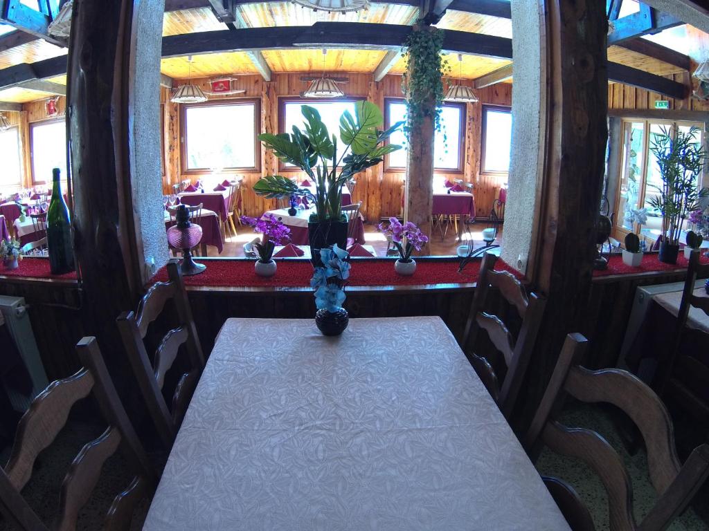 Restaurace v ubytování Boustigue Hotel