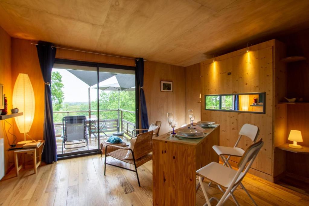 Fotografie z fotogalerie ubytování Chalet du domaine de rafin v destinaci Lamothe-Montravel