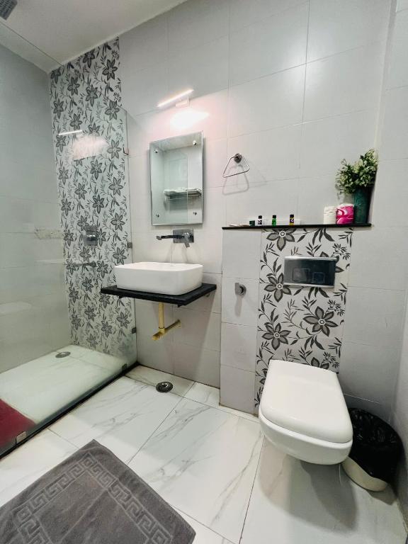 Un baño de Shiv Kothi - Homestay