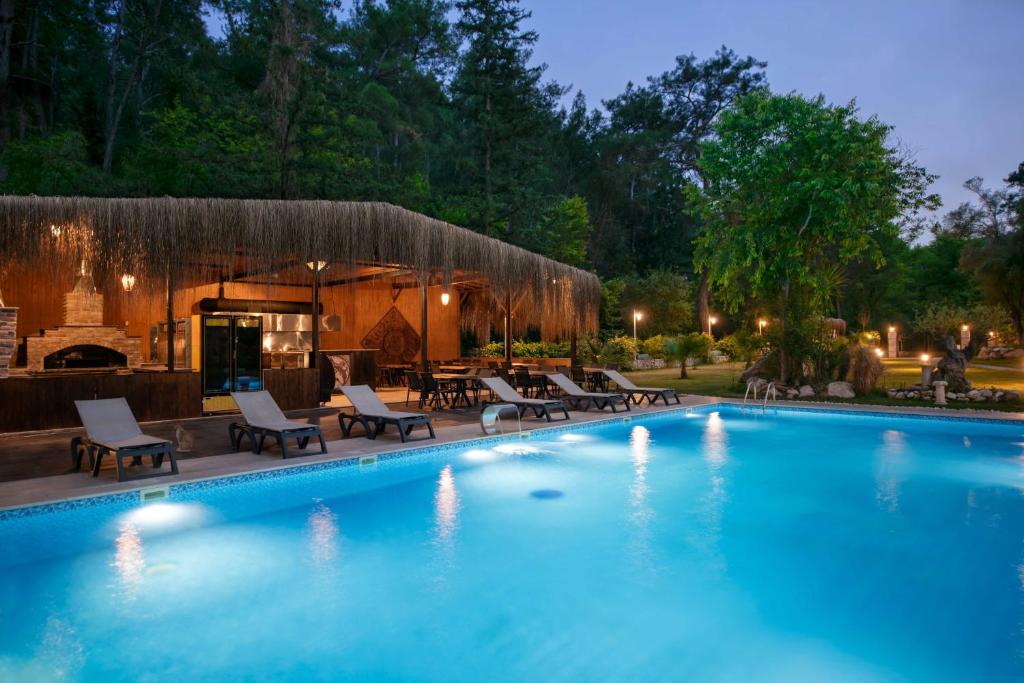 Bazén v ubytování Yusalis Garden Hotel nebo v jeho okolí