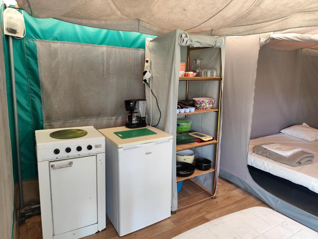 Camping de la Vallée du Doux - Tent