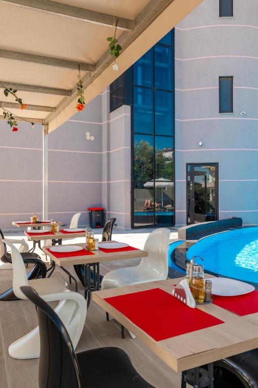 Bazén v ubytování Vullkan Hotel nebo v jeho okolí