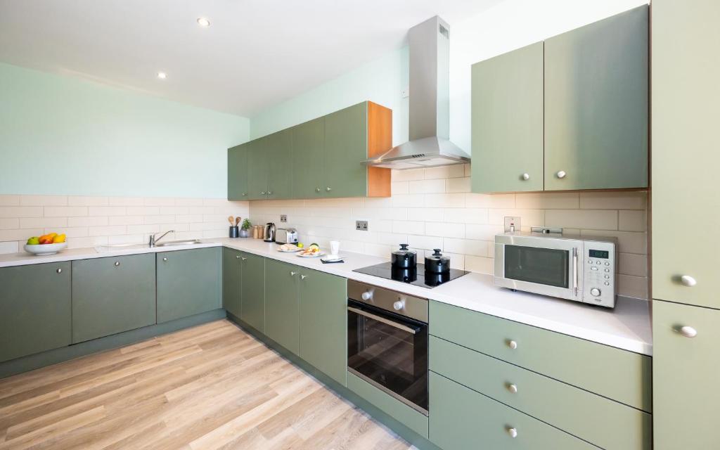 Kuchyň nebo kuchyňský kout v ubytování Staycity Aparthotels Dublin Augustine
