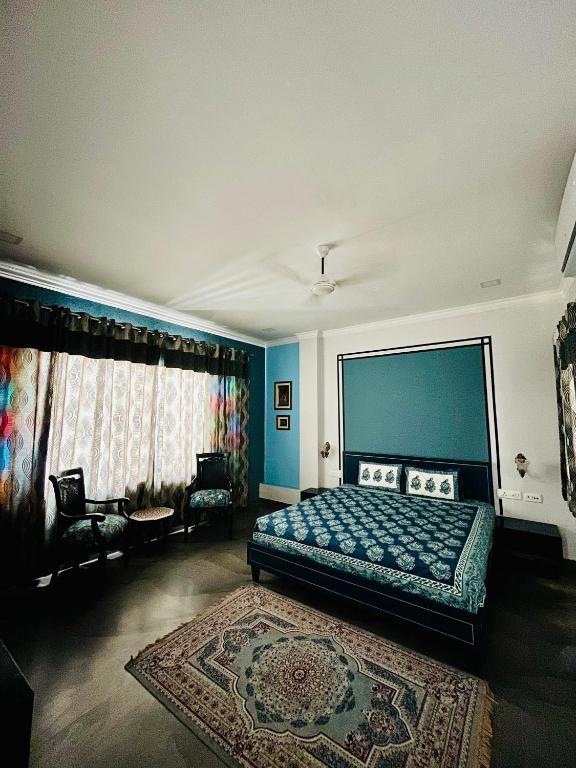 Postel nebo postele na pokoji v ubytování Shiv Kothi - Homestay