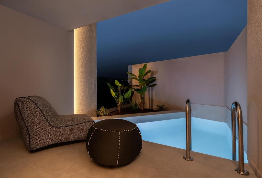 Bassein majutusasutuses Nimfi Suites või selle lähedal